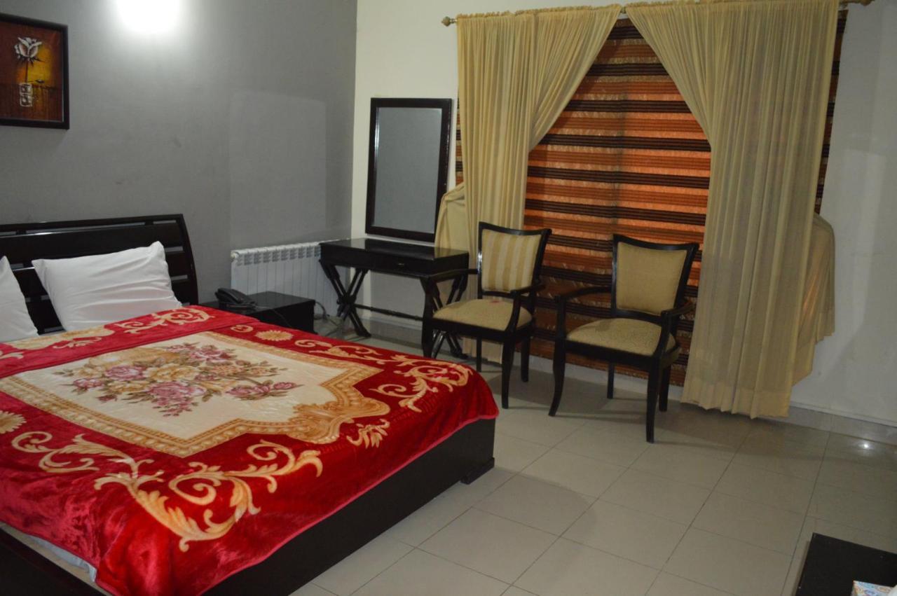 Royal Manor F-10 Bed and Breakfast Islamabad Exteriör bild