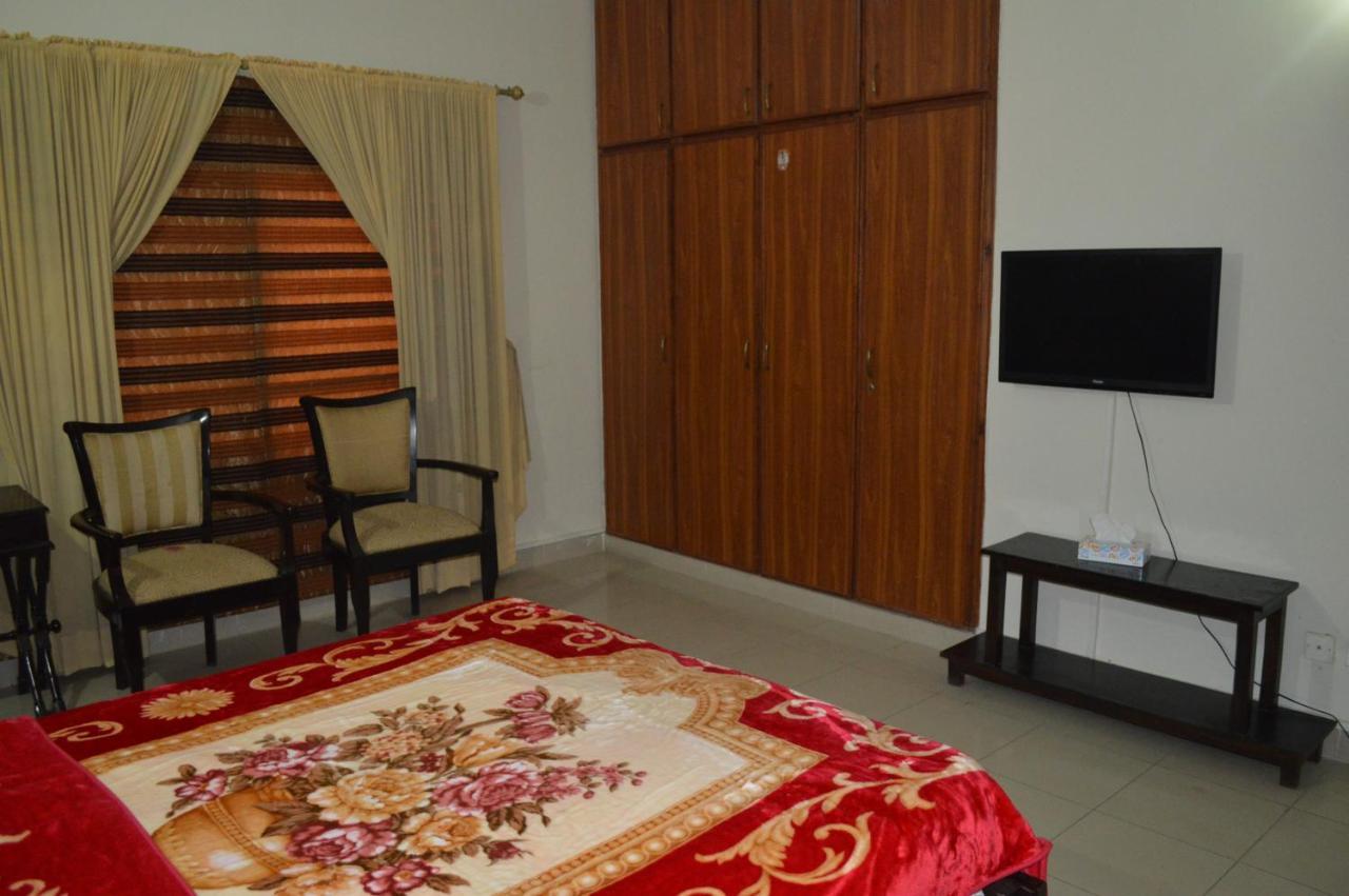 Royal Manor F-10 Bed and Breakfast Islamabad Exteriör bild