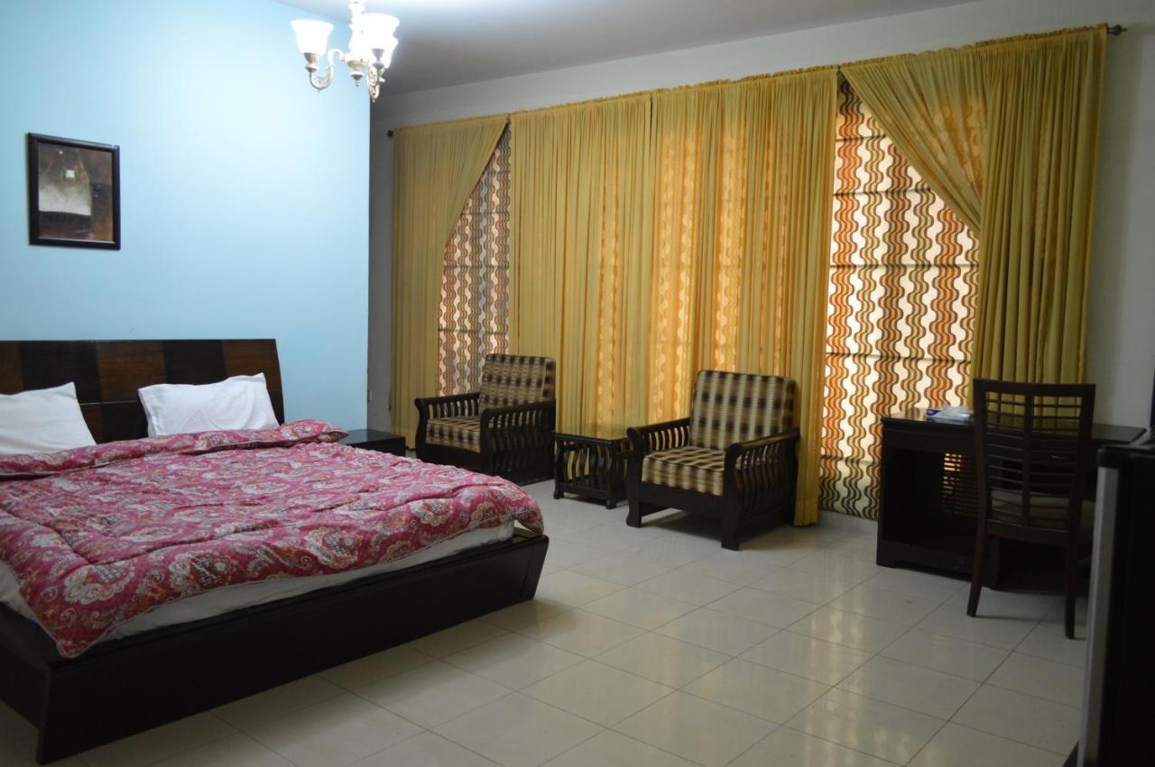 Royal Manor F-10 Bed and Breakfast Islamabad Exteriör bild