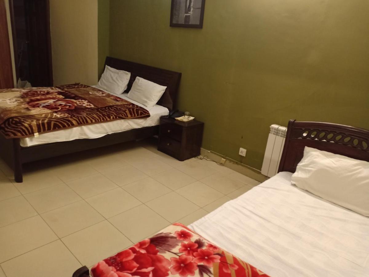 Royal Manor F-10 Bed and Breakfast Islamabad Exteriör bild