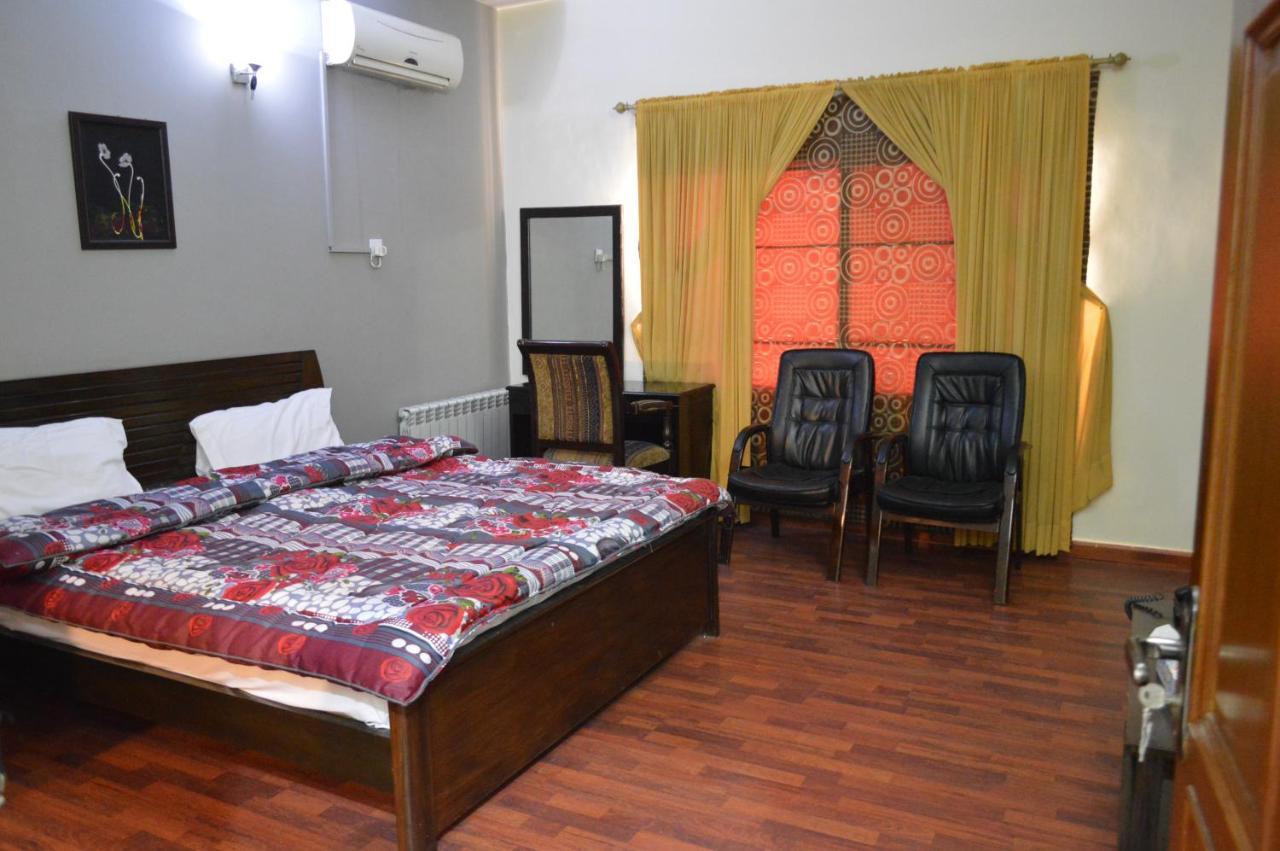 Royal Manor F-10 Bed and Breakfast Islamabad Exteriör bild